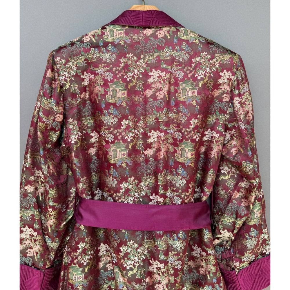 Vintage Ying Tai Co Smoking Jacket Purple Silk Brocade Village Scenes 46 B 1940s - Picture 4 of 16